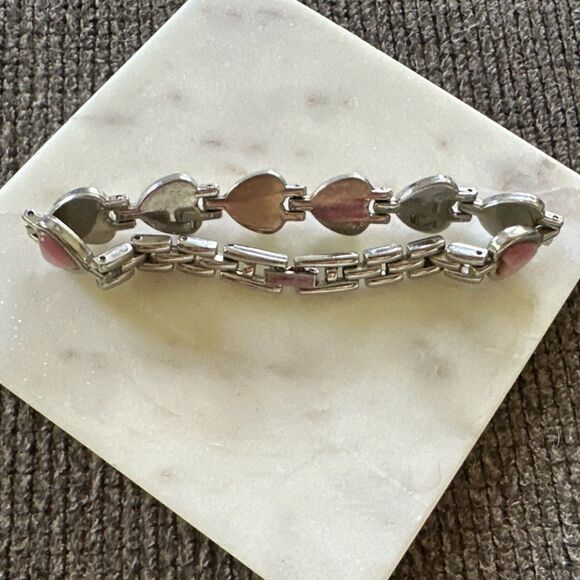 Pink and Silver Women's Bracelet Hearts Clasp - Picture 3 of 4
